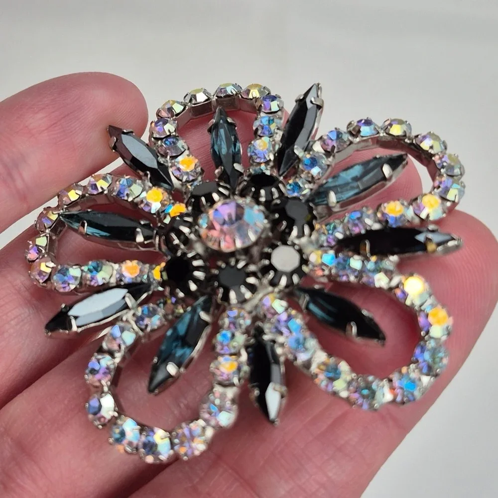 Vtg 60s Aurora‎ Borealis Rhinestone Brooch Pin 2.5